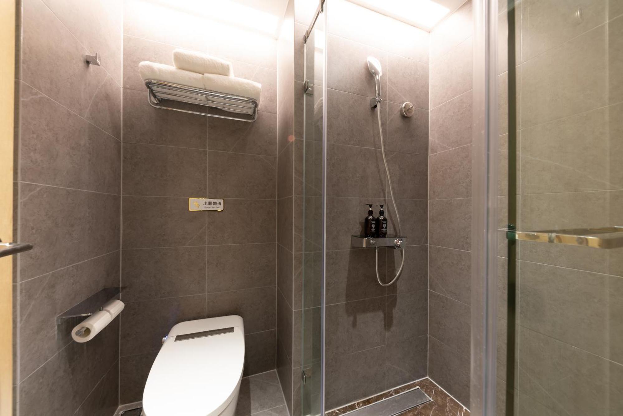 Hotel Jingfang Building Smart - Located In The Busiest Part Of The Downtown Area, Near Tiananmen Square And The Forbidden City,wangfujing Shopping Street ,newly Opened Hotel,provide Free Laundry Service,provide Tourism And Ticketing Services 4*