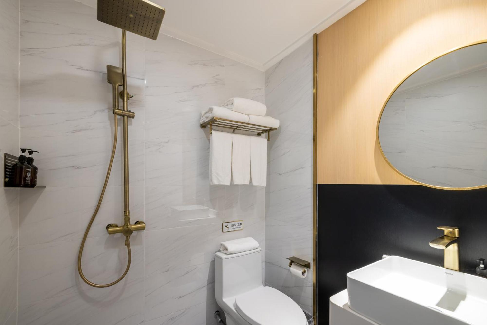 Jingfang Building Smart - Located In The Busiest Part Of The Downtown Area, Near Tiananmen Square And The Forbidden City,wangfujing Shopping Street ,newly Opened Hotel,provide Free Laundry Service,provide Tourism And Ticketing Services 4*